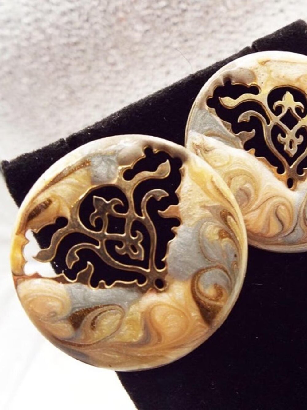 BLONDE CARAMEL SWIRLING ENAMEL ON GOLDEN ROUND FILIGREE PIERCED EARRINGS 21